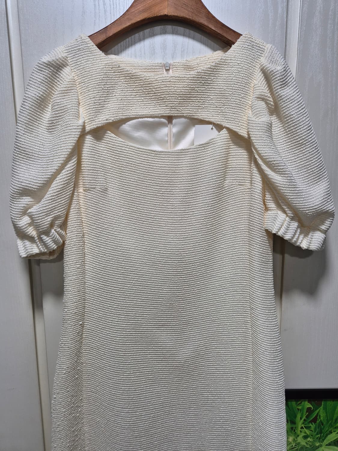 (타임세일)(새상품)OUTSHELL 아이보리 퍼프 반팔 원피스 상품이미지3