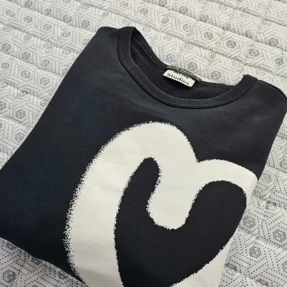 아크네 스튜디오 캠퍼스 하트 맨투맨 95 상품이미지8