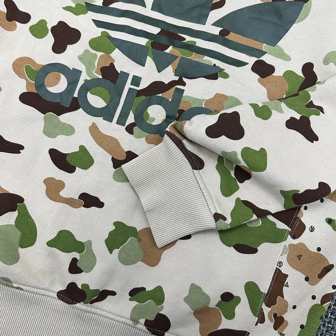 아디다스 빈티지 카모 맨투맨 우먼95 상품이미지6