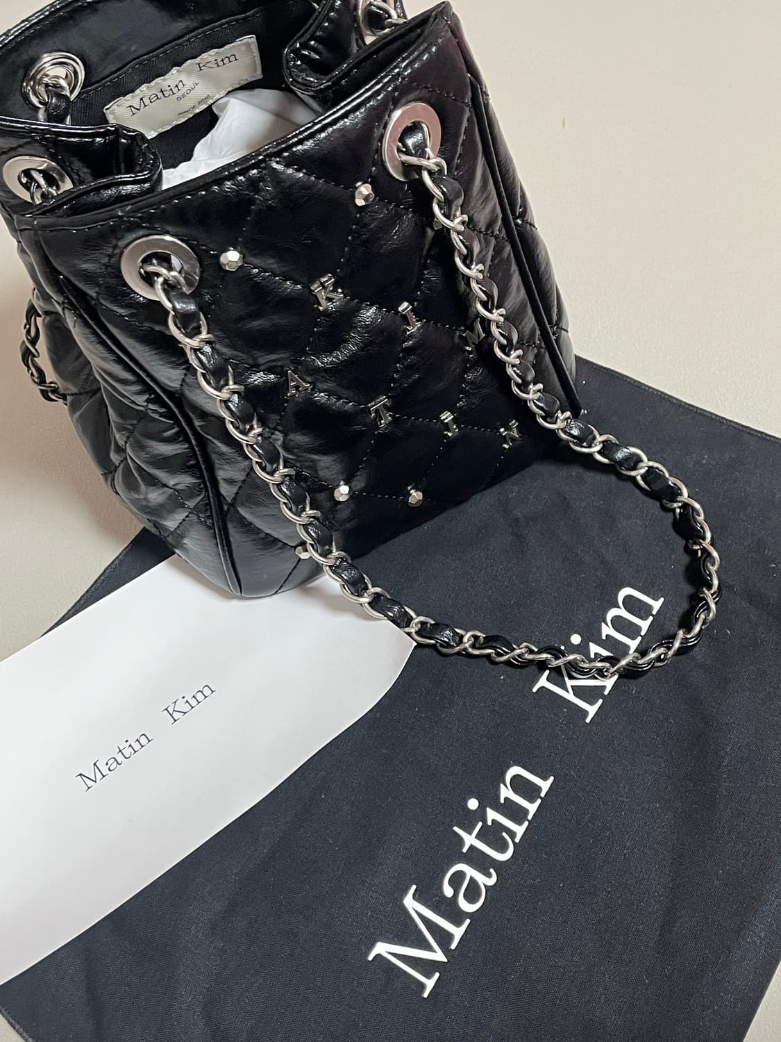 마뗑킴 스터드 미니 퀄팅 버킷백 상품이미지2