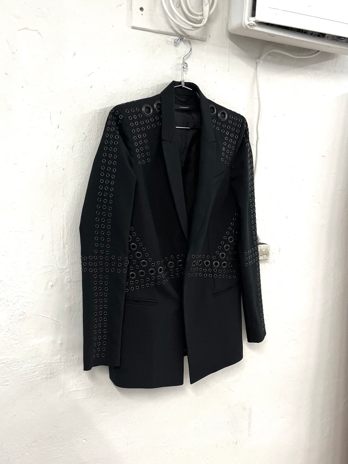 지방시 2011FW 리카르도 티시 스터드 아일렛 스모킹 자켓 상품이미지2