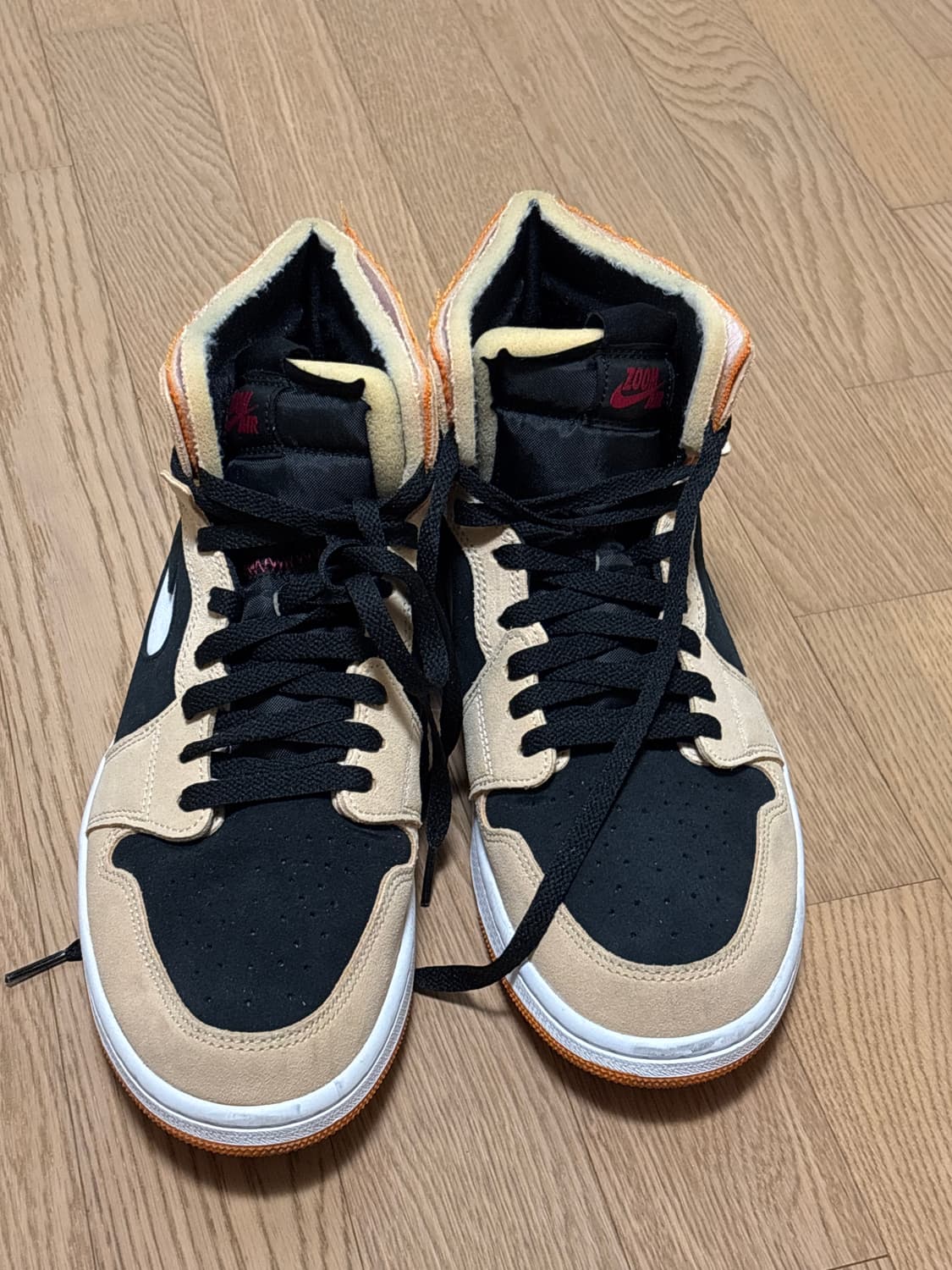나이키 에어 조던 1 줌 CMFT 하이 베이지/블랙 판매 상품이미지1