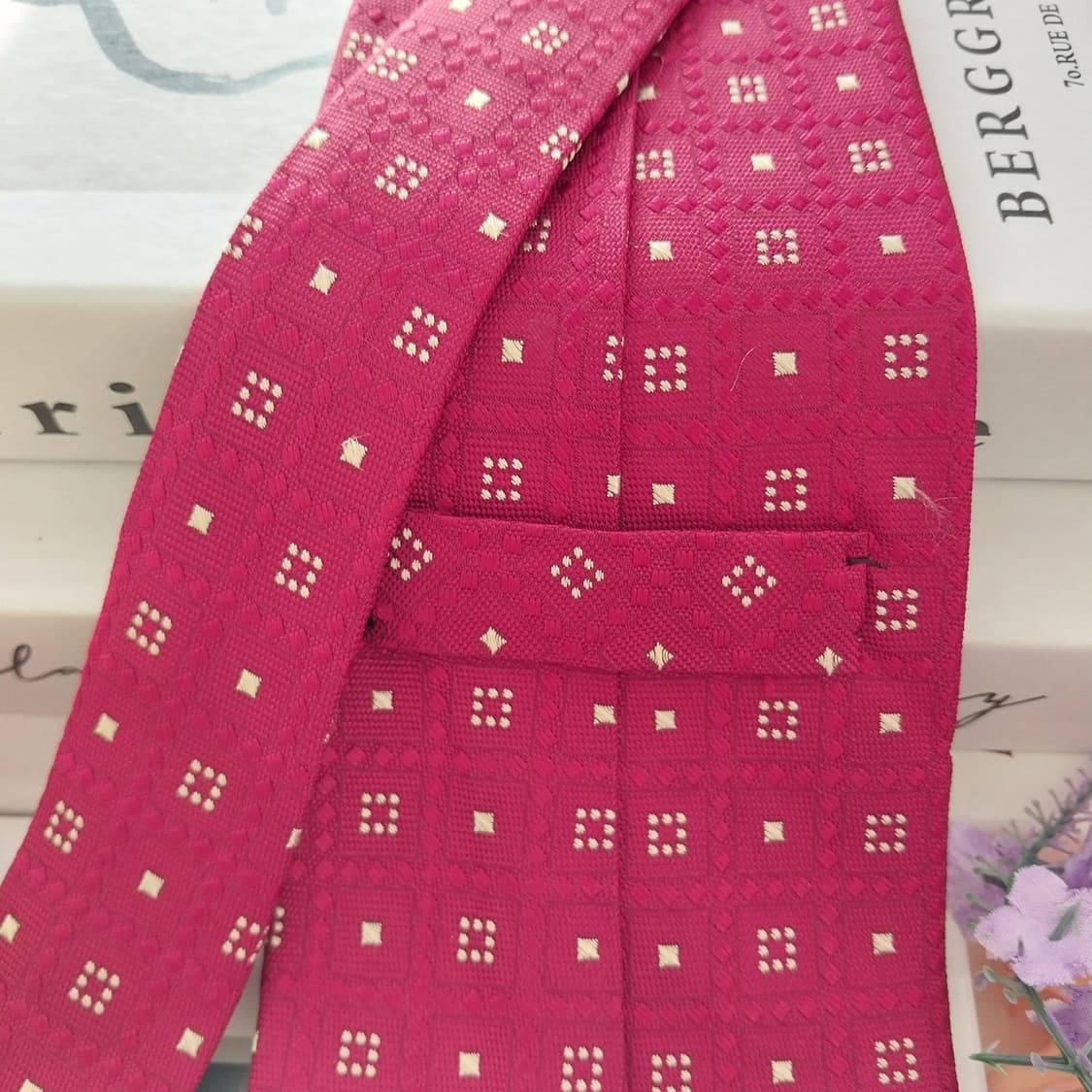 버버리 실크 레드 자카드 패턴 넥타이 9.7cm A+등급 K1345
 상품이미지6