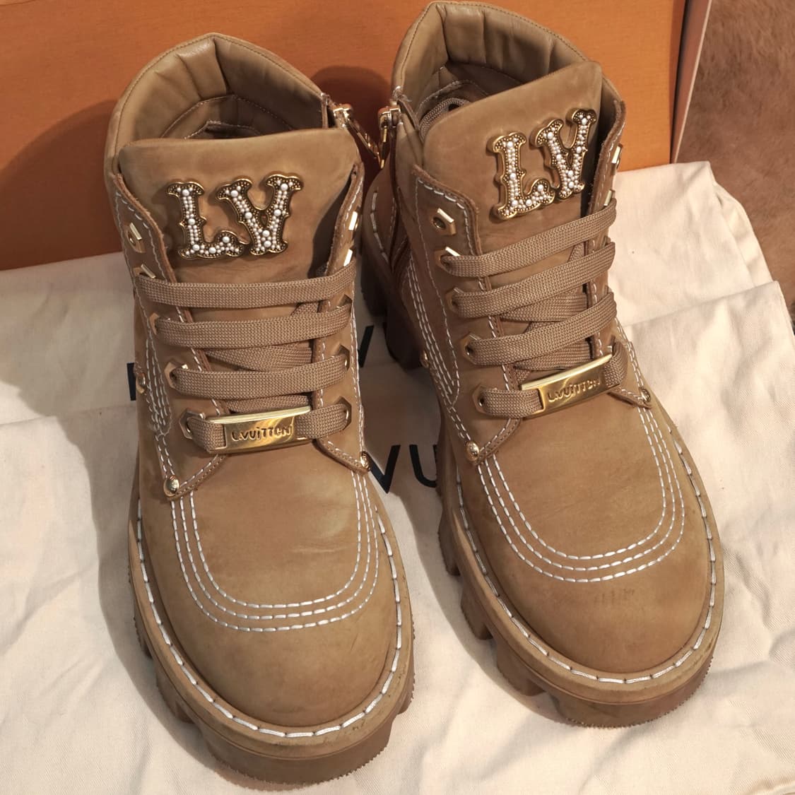 루이비통 퍼렐 런웨이 컬렉션 LV 체커 부츠 상품이미지6