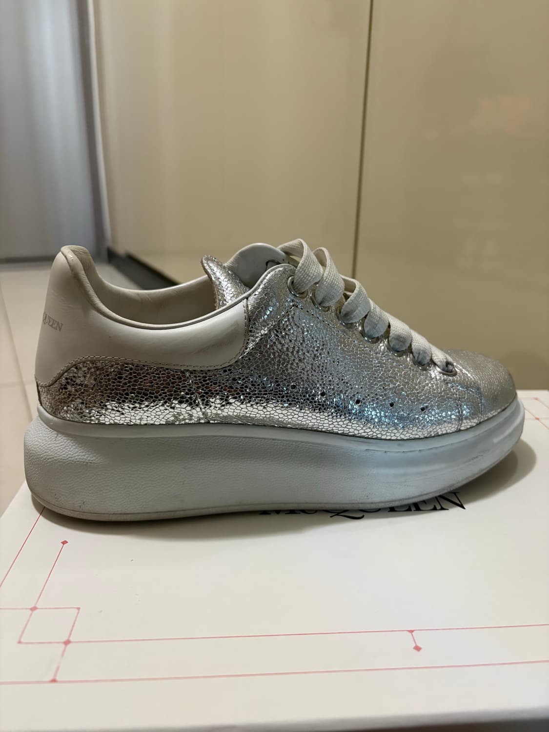 알렉산더 맥퀸 스니커즈 실버 정품 상품이미지4