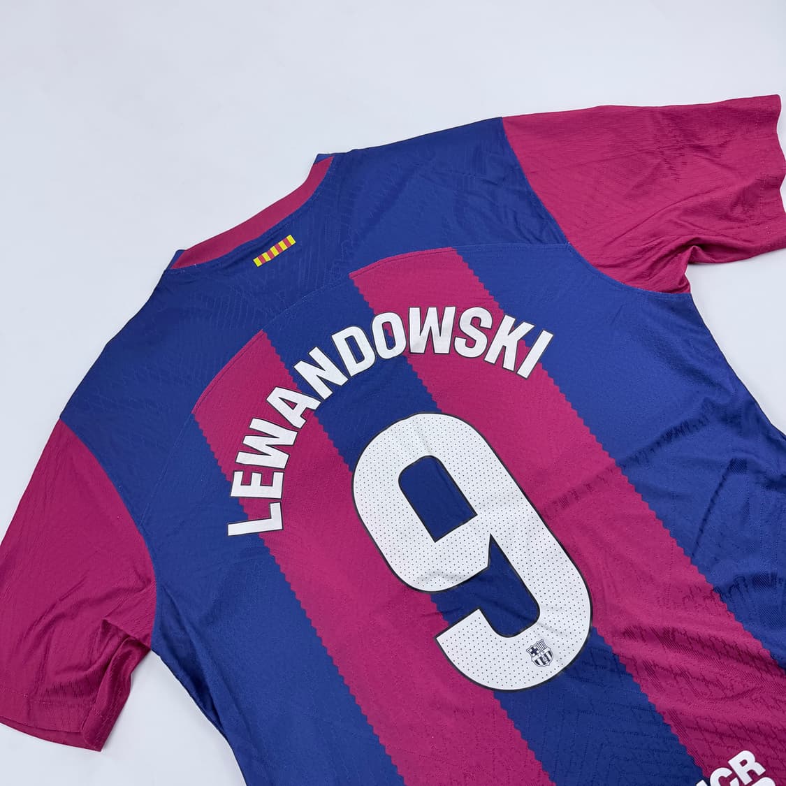 22/23 시즌 레반도프스키 바르셀로나 유니폼 상품이미지2