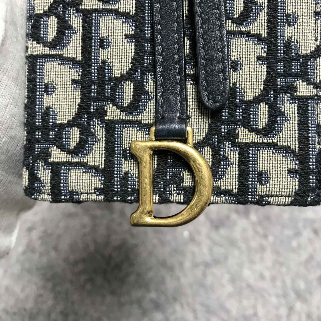 {클로젯}[풀구성 25ss]디올 오블리크 새들 폰 홀더 백 상품이미지5