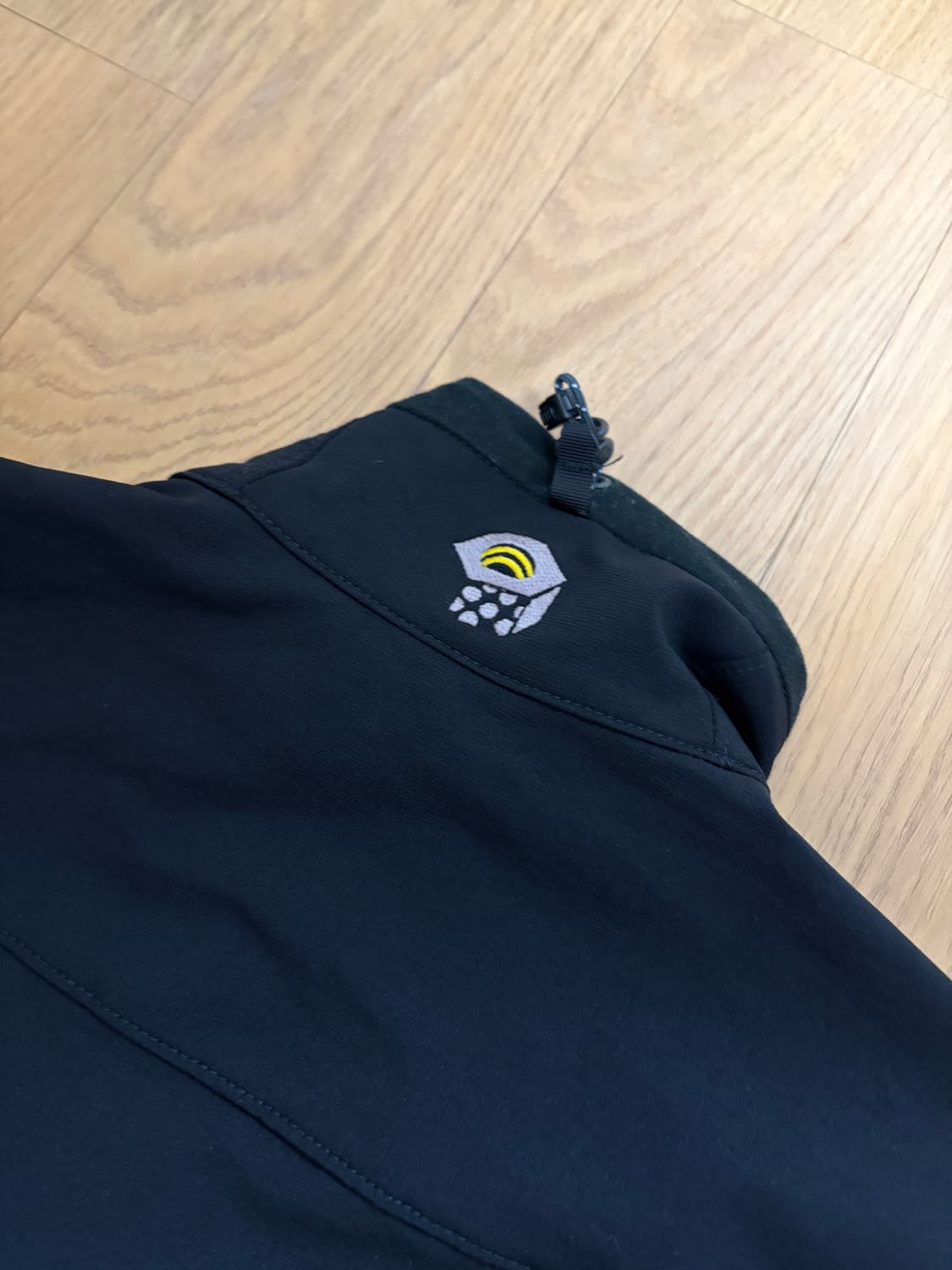 [S] 마운틴하드웨어 소프트쉘 자켓 블랙 상품이미지2