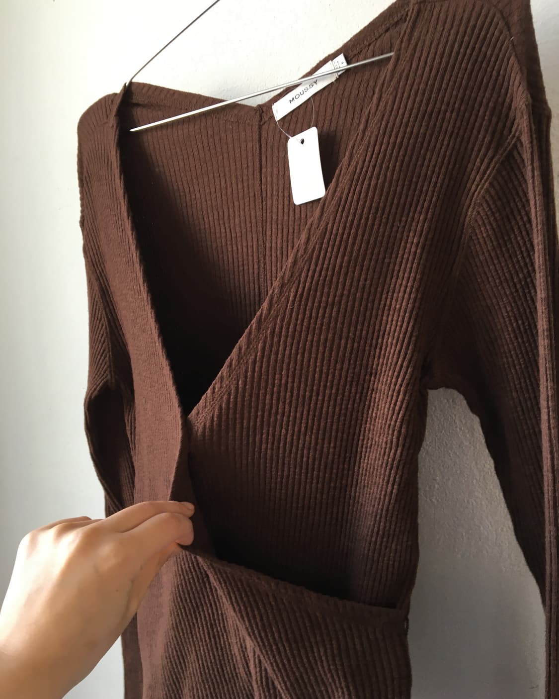 Ribbed deep neck sleeve 상품이미지4