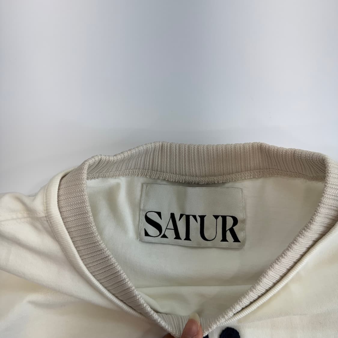 Satur 세터 레터링 로고 화이트 반팔   상품이미지5