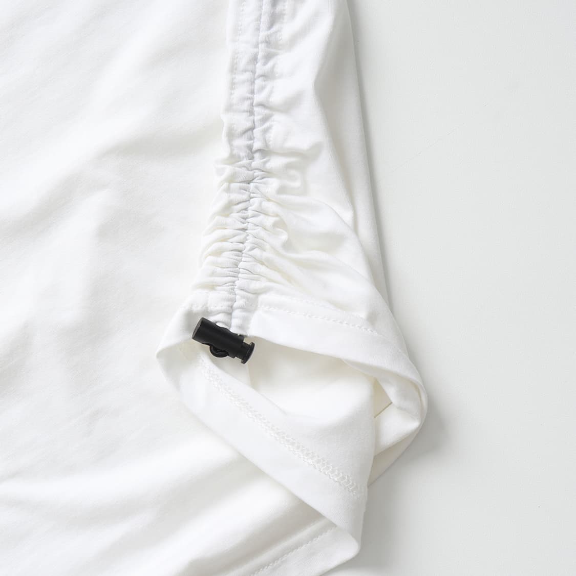 WHO'S WHO gallery One Off Shoulder Tee 상품이미지10