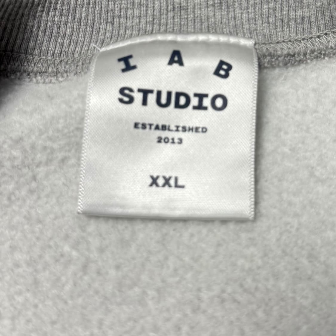 (XXL) 아이앱 스튜디오 엠보스드 스웨트 셔츠 그레이 상품이미지7