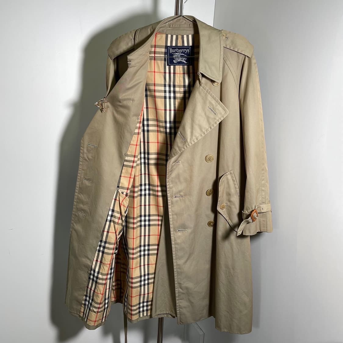 버버리 노바체크 안감 더블 견장 로브 트렌치 코트 상품이미지7