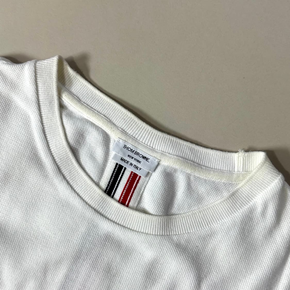 [2/당일출고]톰브라운 백삼선 반팔 상품이미지4