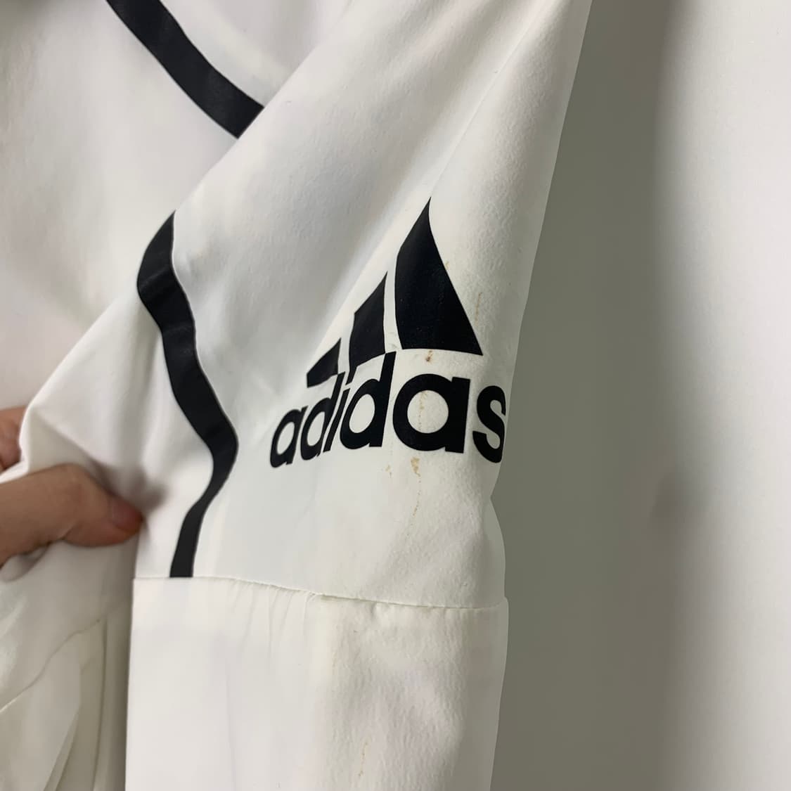 아디다스 암로고 화이트 패딩 점퍼 상품이미지4