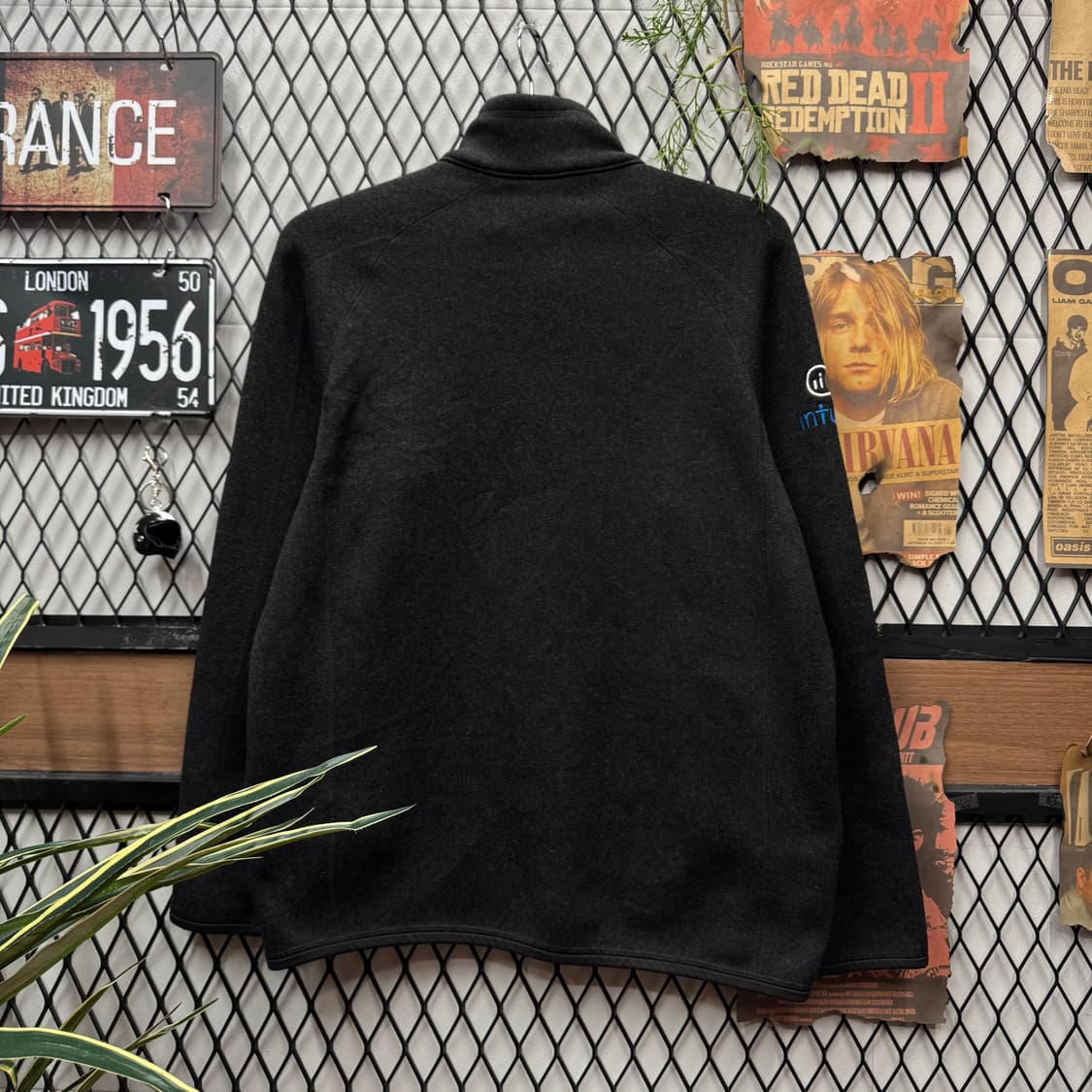 파타고니아 베터 스웨터 집업 전면 집업 포켓 포인트 블랙 상품이미지2