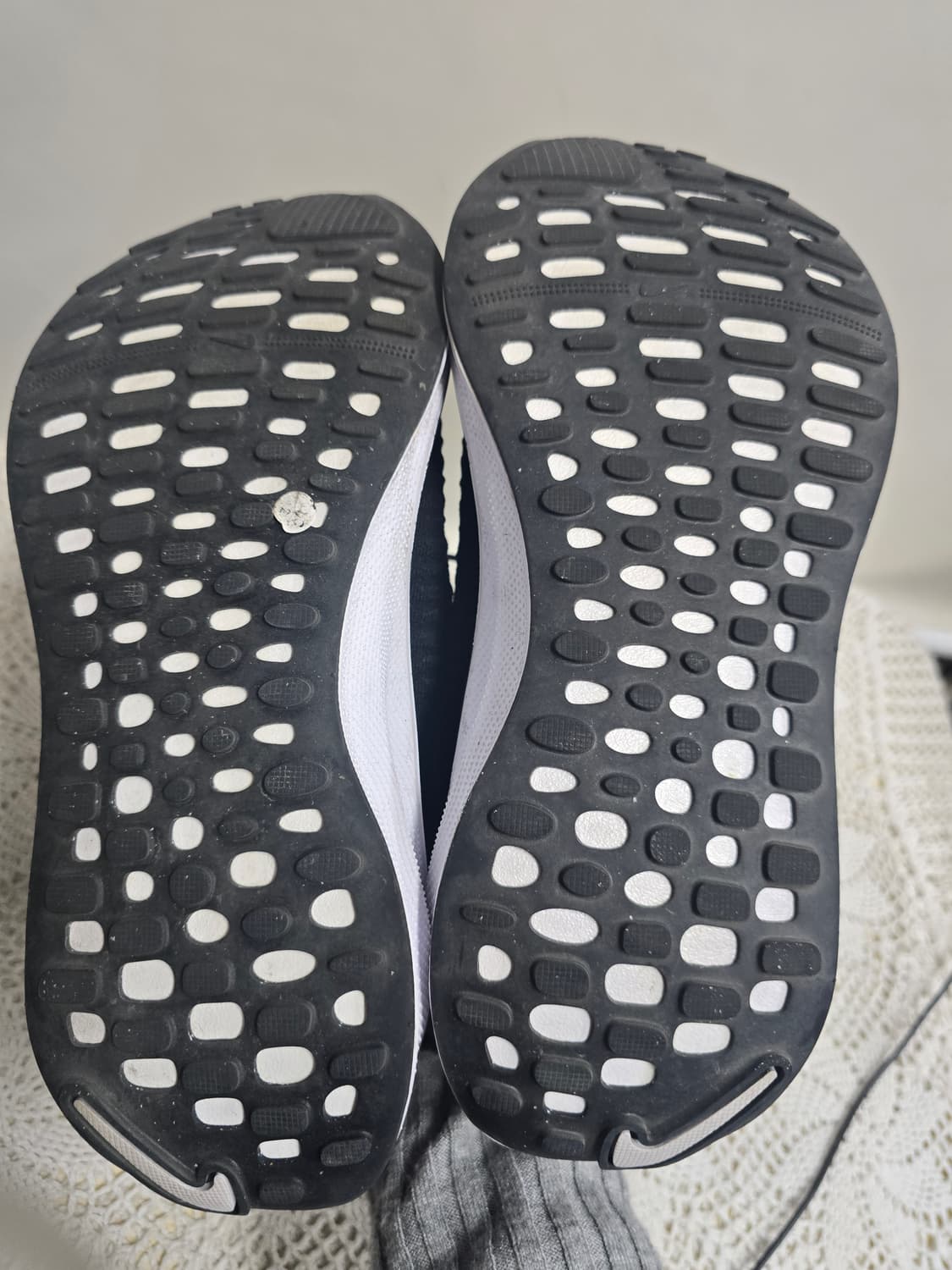 새상품급)나이키 리액트 인피니트 4 런닝화 상품이미지5