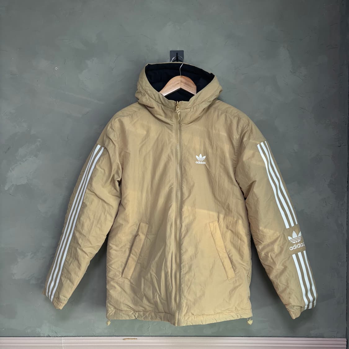 아디다스 파이어버드 락업 리버시블 패딩 베이지 상품이미지1