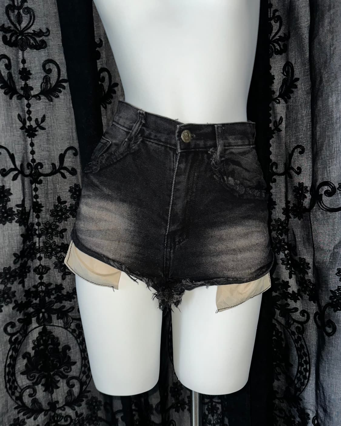 black washed frayed denim shorts 상품이미지2