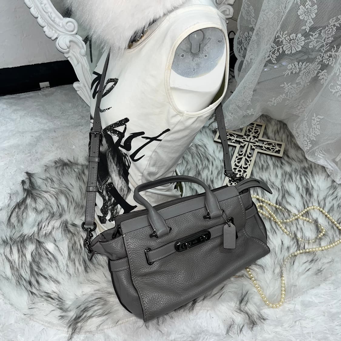 Coach 그레이 크로스백 상품이미지1