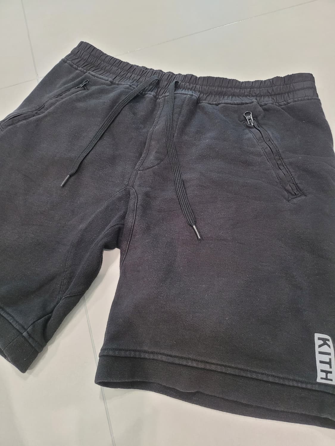 XL."스트릿 끝판왕의 감성" KITH 윌리엄스 피그먼트 다이 스웻 쇼츠 상품이미지1