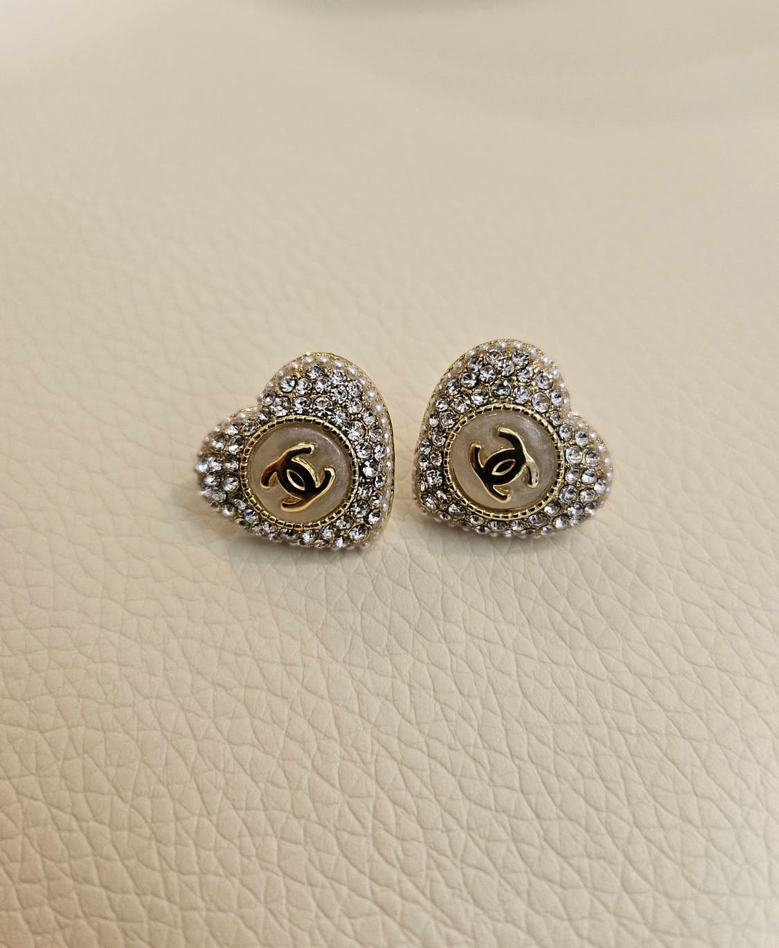 샤넬 큐빅하트 진주 샴페인골드 귀걸이 업사이클링 상품이미지2