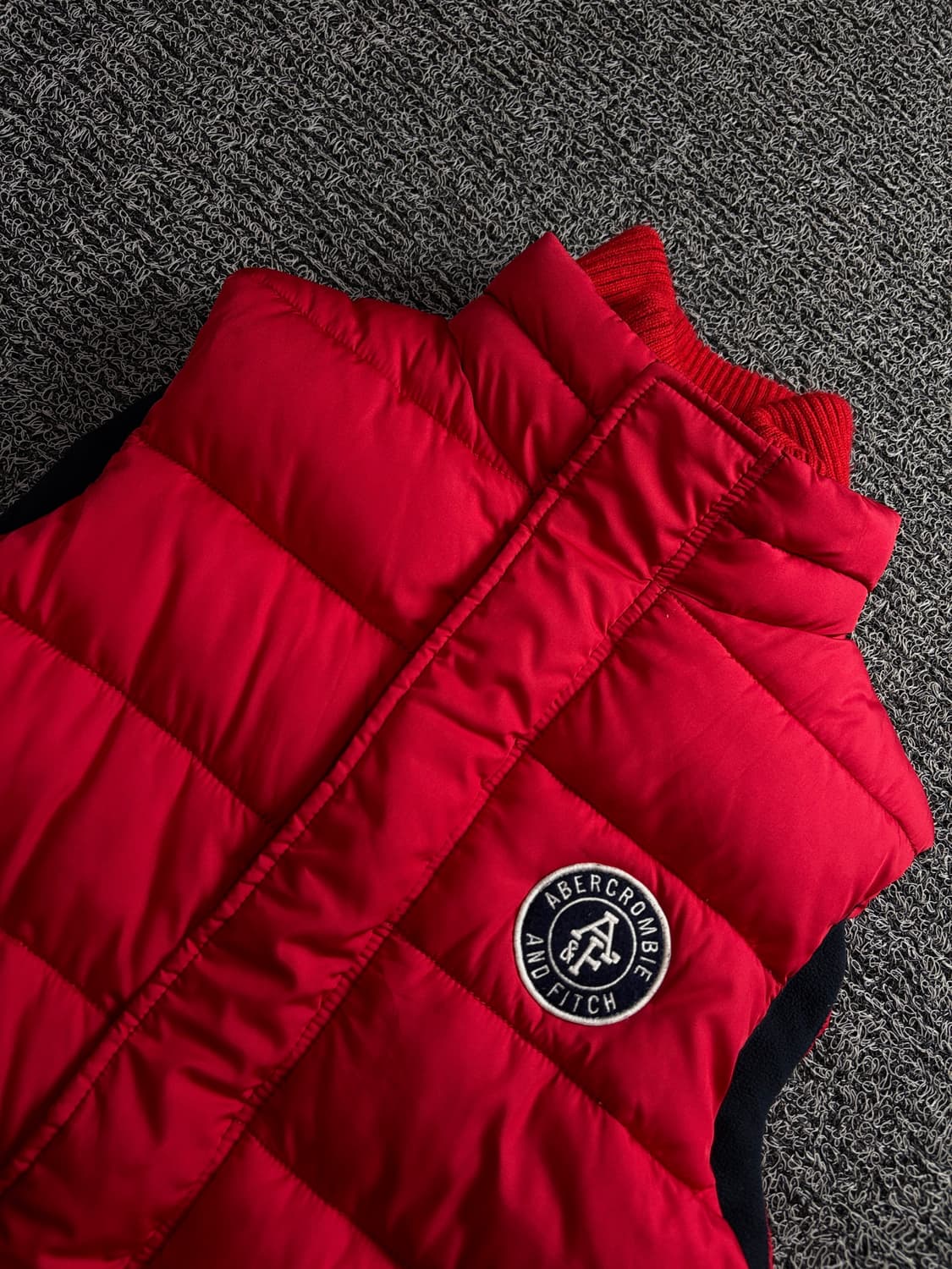 아베크롬비 Y2K 패치로고 경량 다운 베스트 3907 상품이미지3