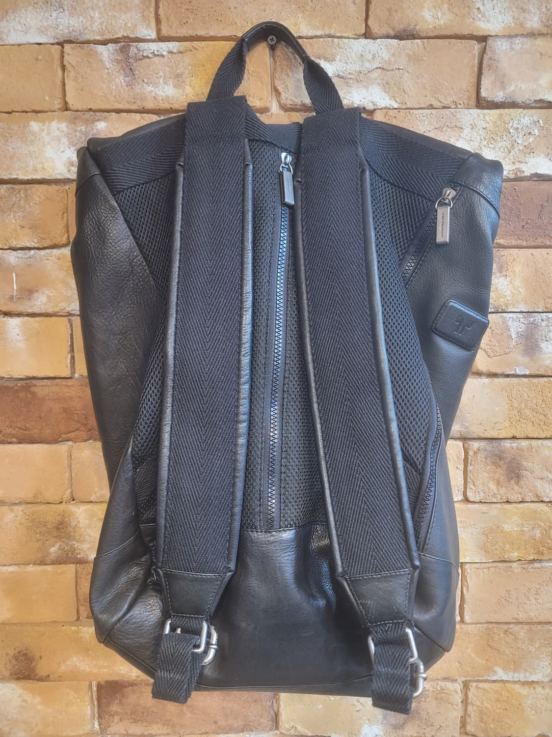 만다리나덕 가죽 백팩 블랙 상품이미지3