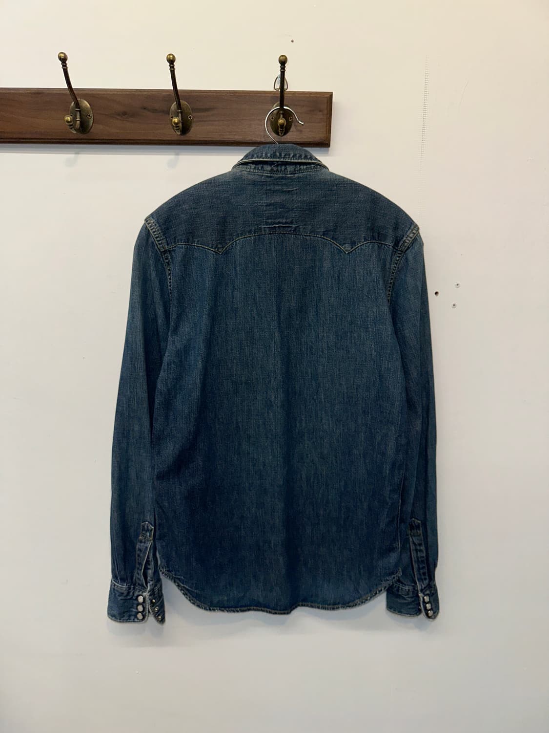 리바이스 슬림핏 웨스턴 데님셔츠 s 상품이미지4