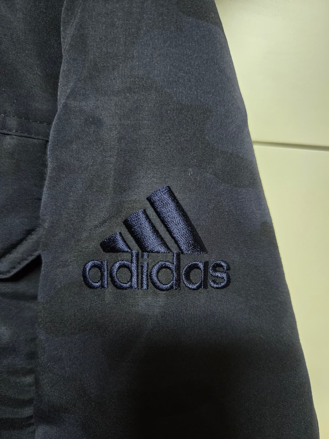 아디다스 남성 카모 에어다운 봄버 패딩(95사이즈) 상품이미지2