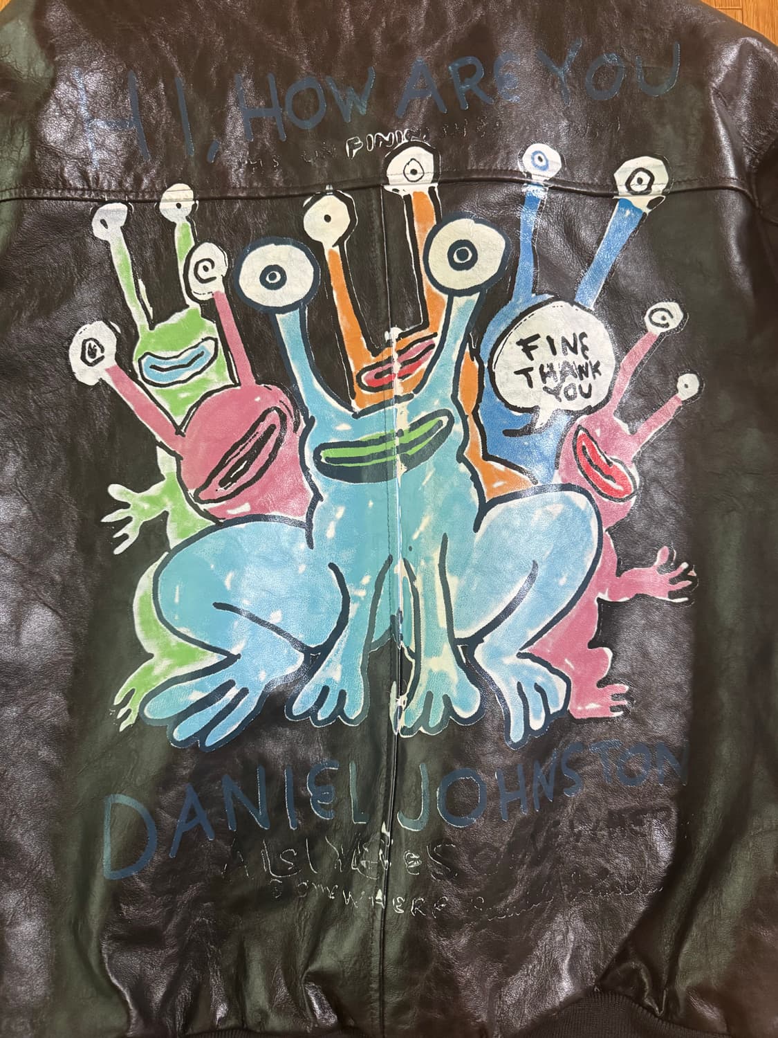 디스이즈네버댓 x 다니엘 존스턴 프로그 레더 플라이트 자켓 다크 브라운 상품이미지4