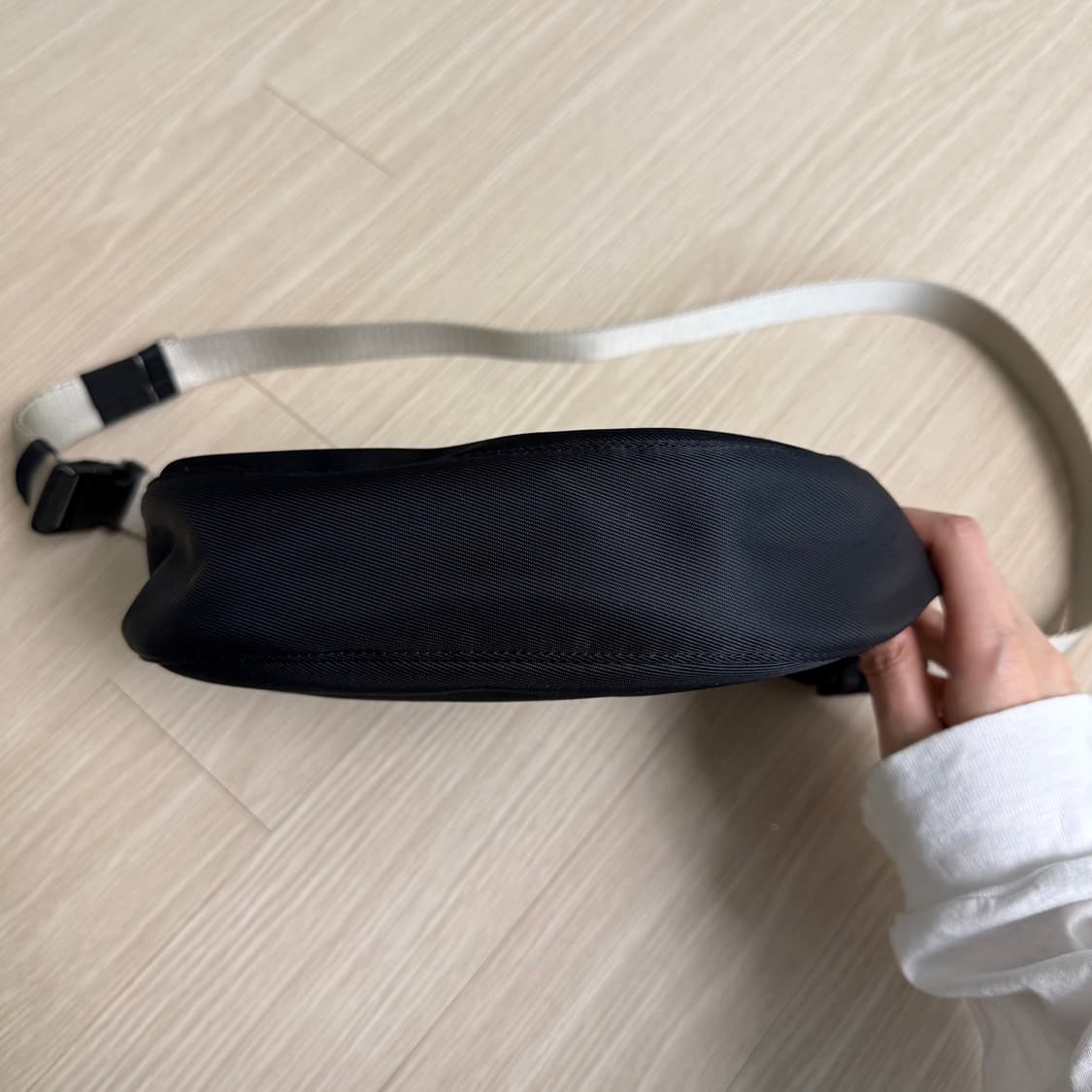 미닛뮤트 minitmute 클로 웨이스트 블랙/실버 크로스백 상품이미지4