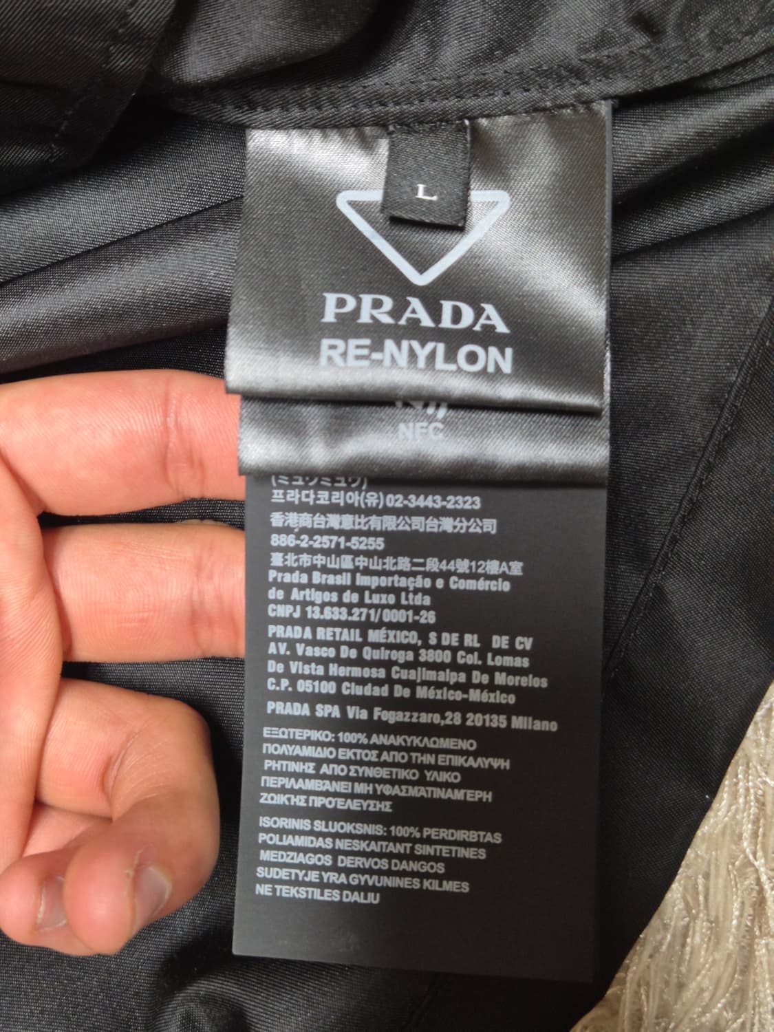 프라다 리나일론 반팔 셔츠 블랙 상품이미지3