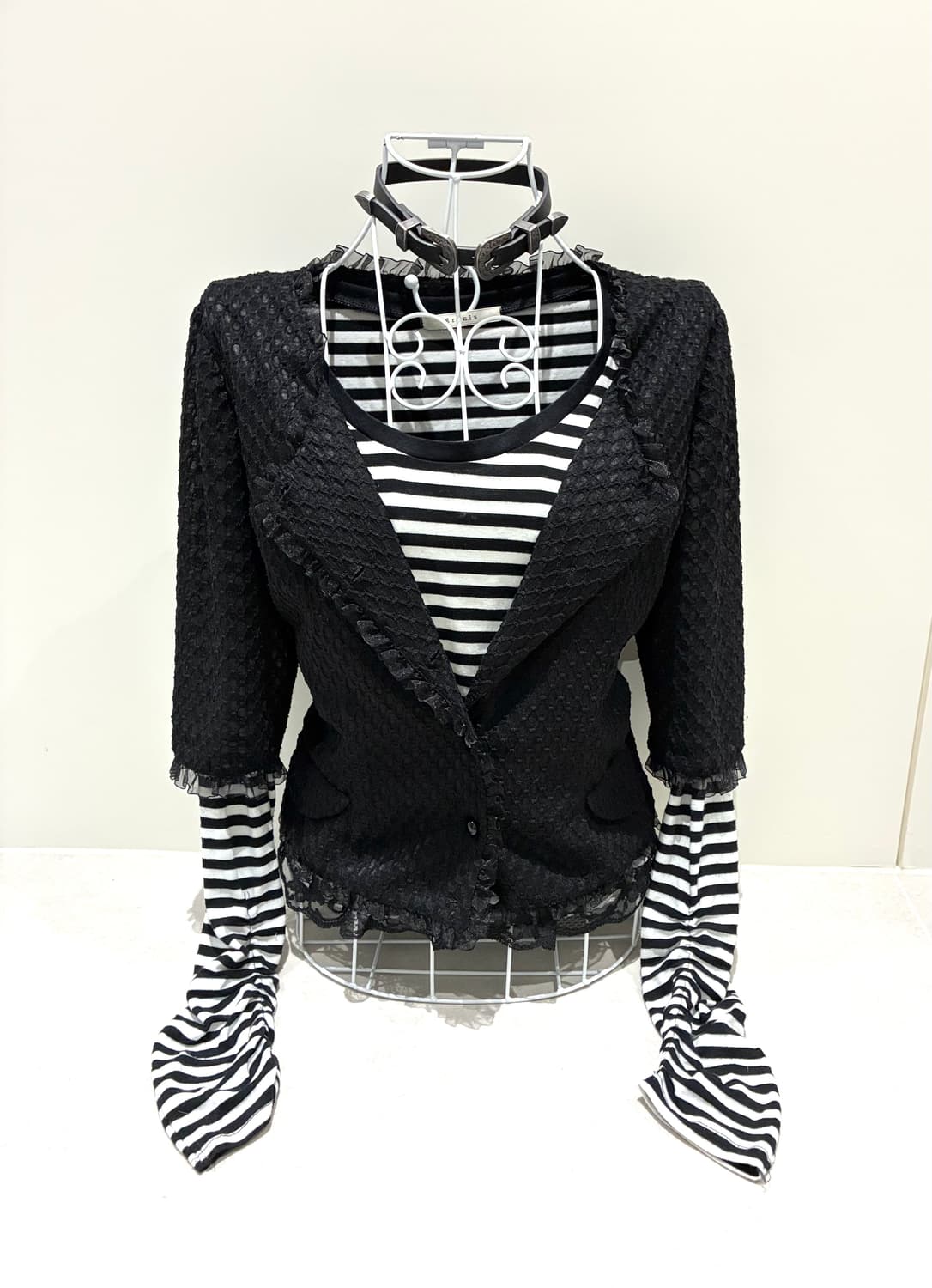 블랙 프릴 자켓 + 셔링 롱슬리브 상품이미지2