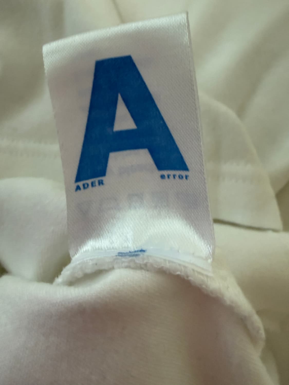 아더에러 씨리얼 프린트 티셔츠 상품이미지5