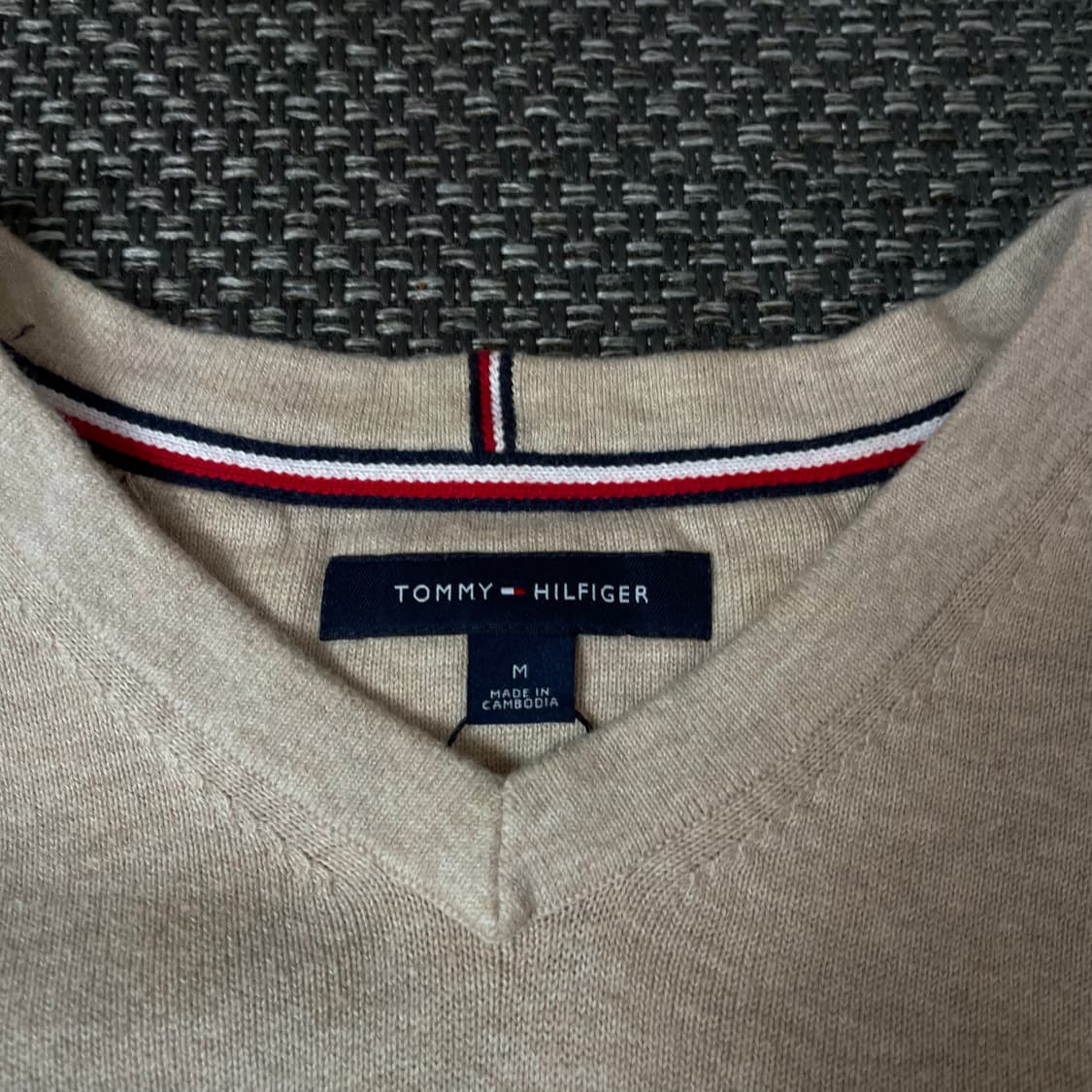 타미힐피거 연베이지 브이넥 긴팔 니트 M 상품이미지4
