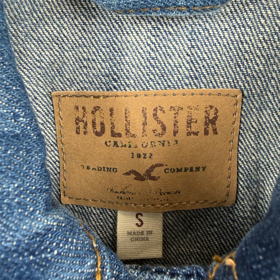(S) 홀리스터 우먼스 데미지 트러커 데님 크롭 자켓 상품이미지3