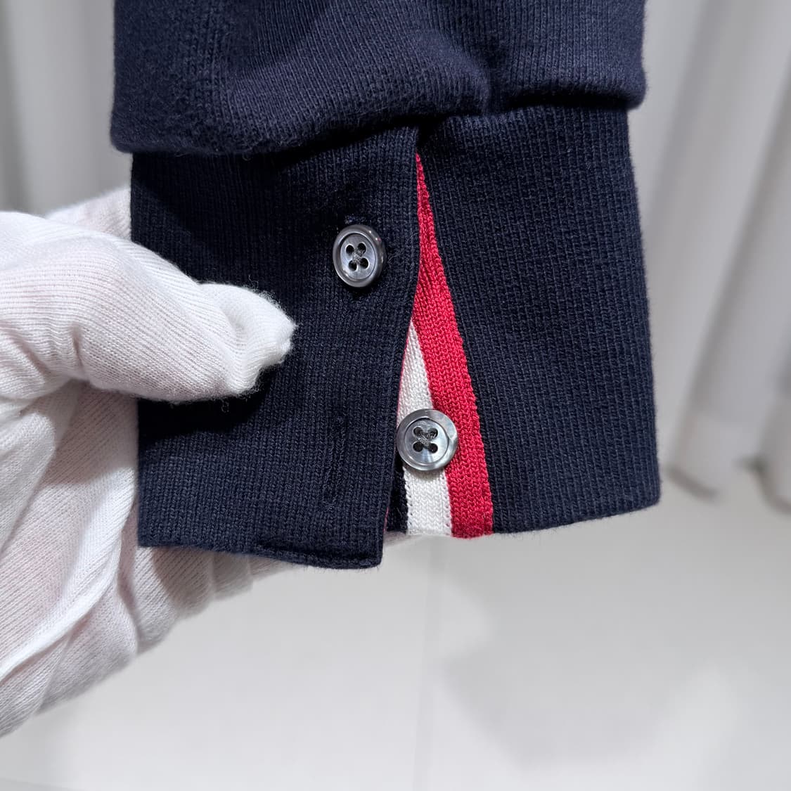 (A+/5) / 톰브라운 백 삼선니트라이닝 사이드버튼 맨투맨 네이비 상품이미지3