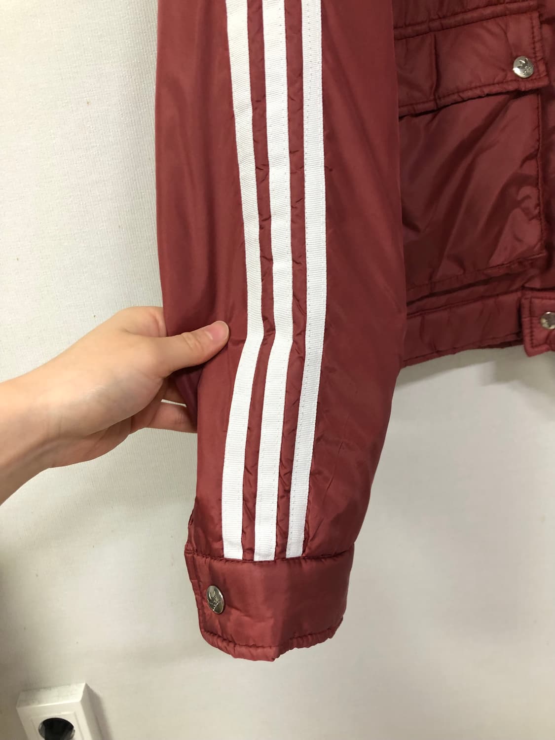 (대장) 아디다스 올드스쿨 스펠아웃 패딩 봄버자켓 _ 딥로즈 상품이미지4