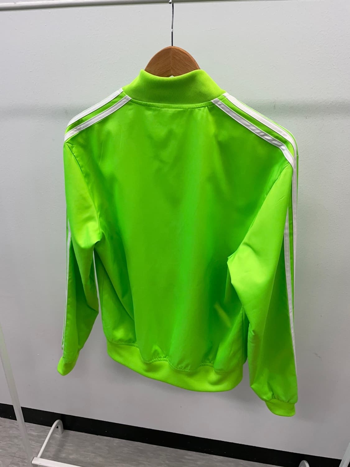 105) 아디다스x퍼럴윌리엄스 콜라보 자켓 상품이미지7