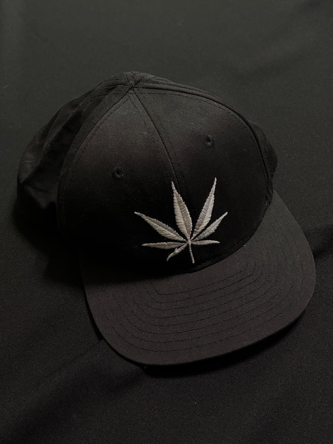 4set)카모 퀼팅 조끼/레터링 롱슬/스냅백 모자/흑청 세트 상품이미지4