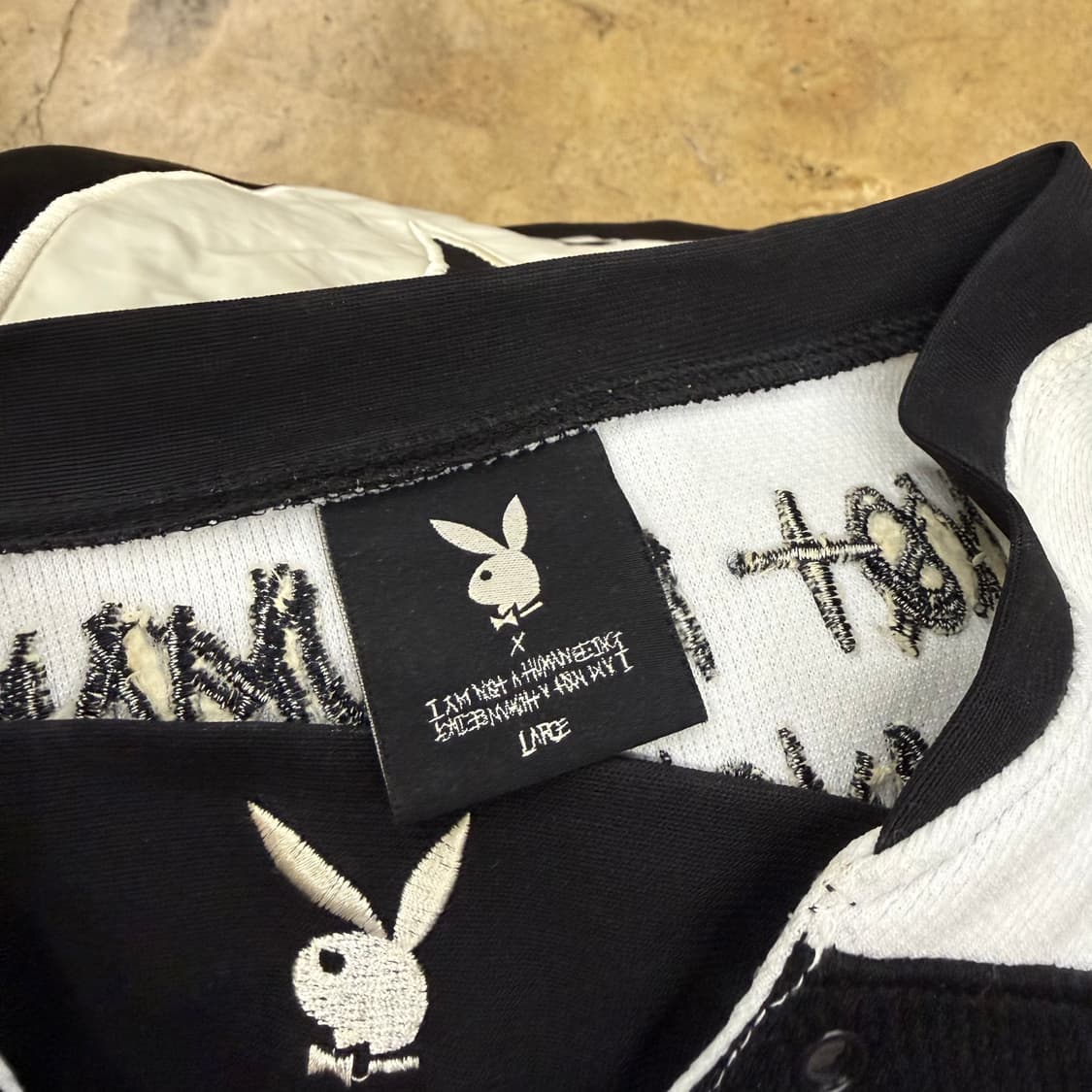 [정품/L] 아임낫어휴먼비잉 플레이보이 럭비티 b10 상품이미지5