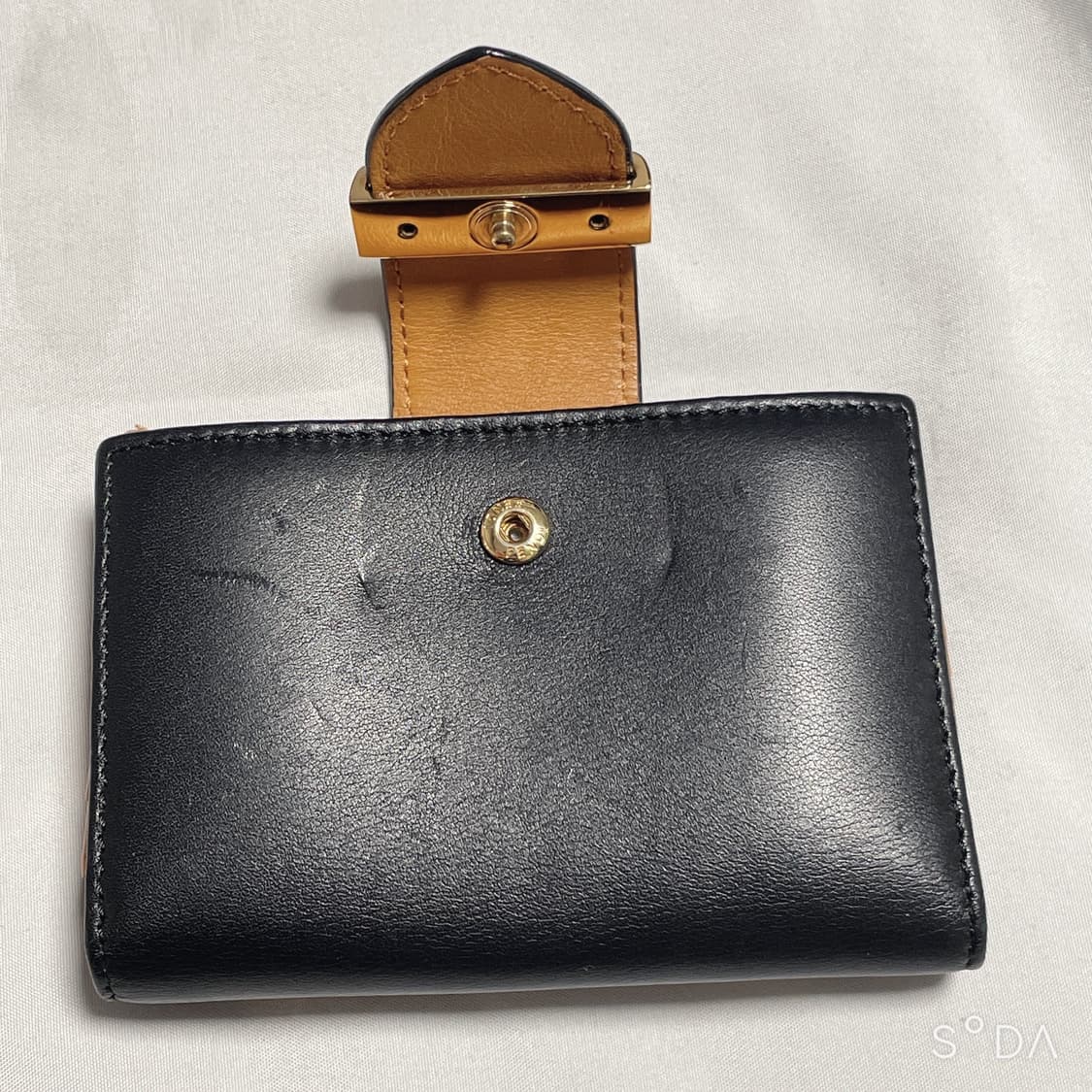 펜디 블랙 가죽 반지갑 상품이미지4