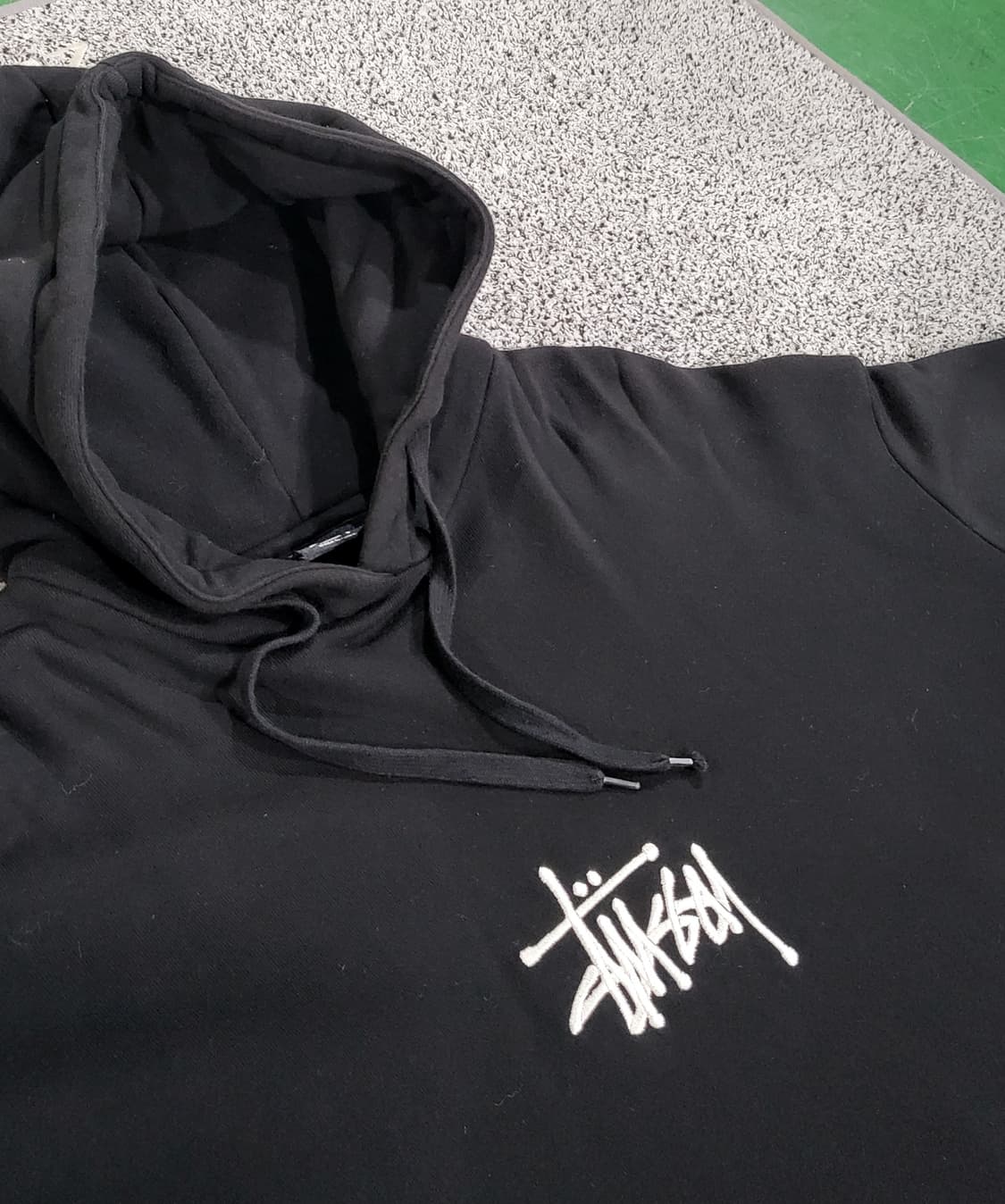 스투시(Stüssy) 블랙 후드티 상품이미지3