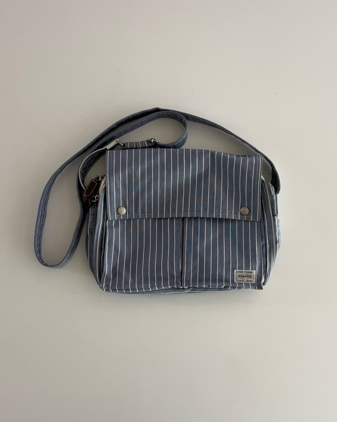 요시다 포터 70주년 기념 스트라이프 숄더백 상품이미지1