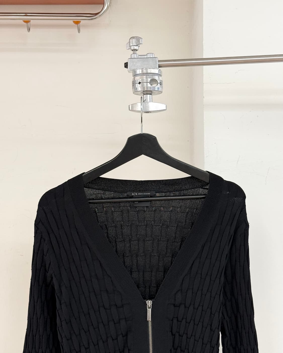아르마니 익스체인지 블랙 텍스처 브이넥 니트  상품이미지2