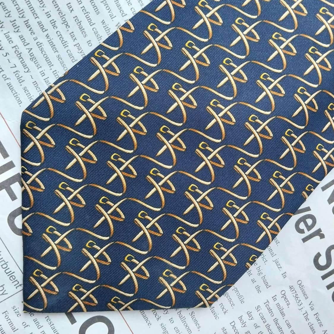 발리 실크 네이비 로고 패턴 넥타이 9.7cm A+등급 k2516
 상품이미지6