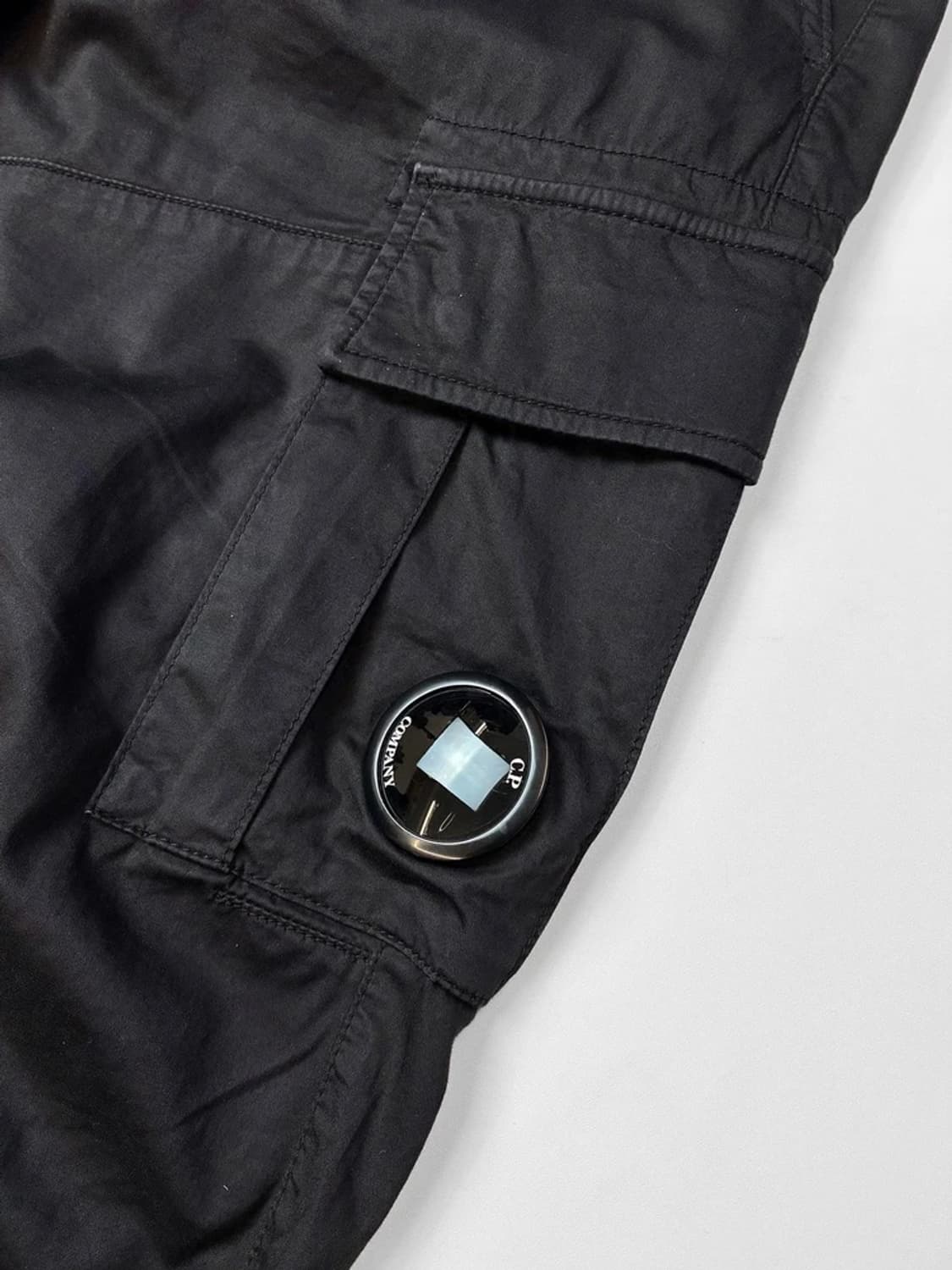 CP 컴퍼니의 스트레치 새틴 렌즈 카고 팬츠 PN5373 상품이미지3