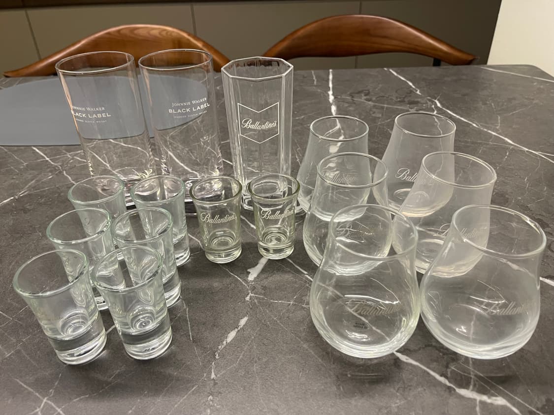위스키 샷잔 여러개(Johnnie Walker, Ballantine's) 상품이미지1