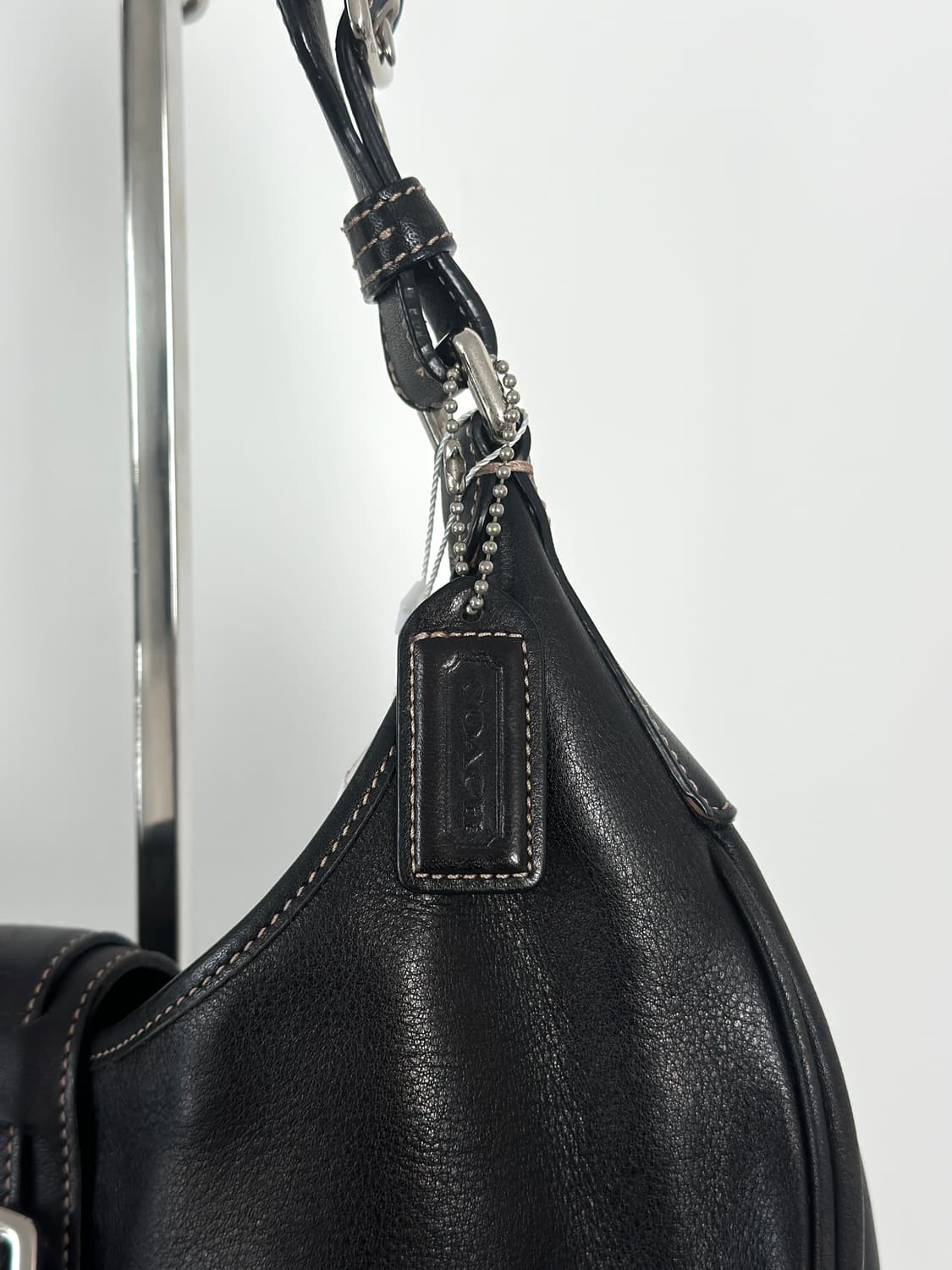 코치 블랙 버클 호보백 상품이미지5